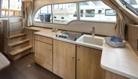 LINSSEN GS 35 AC, for sale, interior, boat