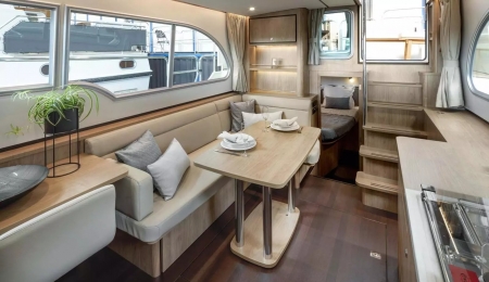 LINSSEN GS 35 AC, for sale, cruising, interior