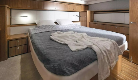 Grand Sturdy 450 AC Variotop®, for sale, cabin