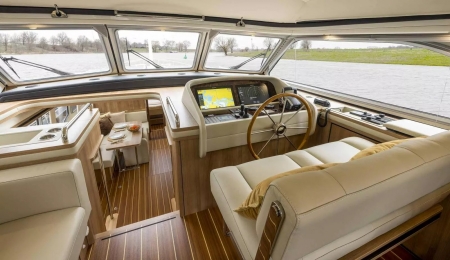 Grand Sturdy 550 AC Variotop®, for sale, saloon, interior