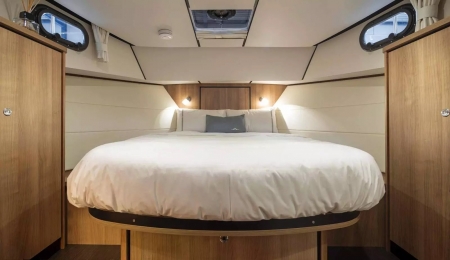 Linssen 35 SL Sedan, for sale, cabin