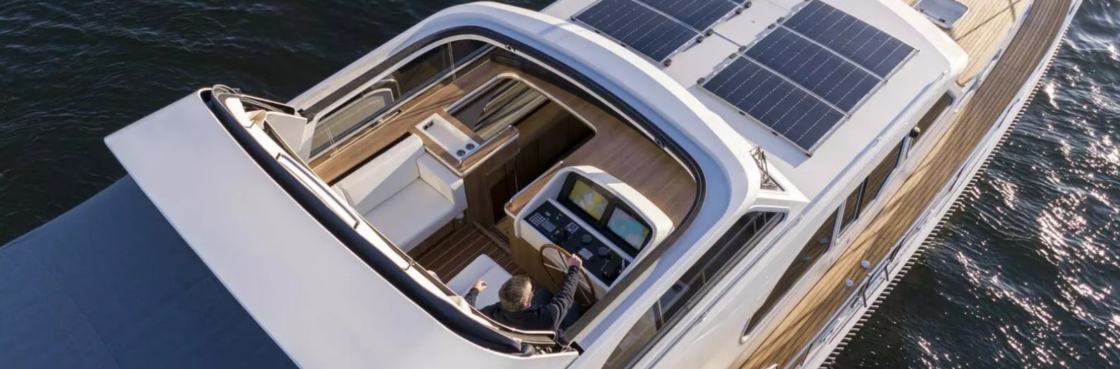 Grand Sturdy 550 AC Variotop® steel motor yacht
